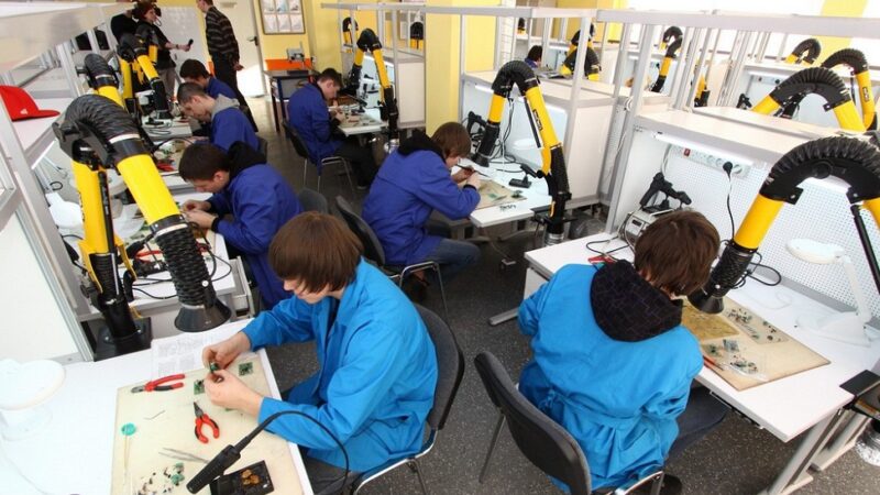 Дипломы на продажу. Купить диплом техника в Москве.